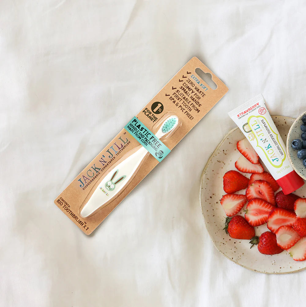 Tooth Buddy Pack- Doğal Sertifikalı Çilek Diş Macunu 50g+ Bunny Diş Fırçası +12m